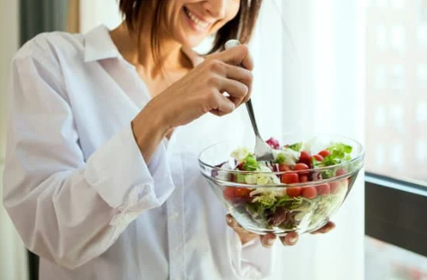 4 Foods that clean your teeth as you eat them